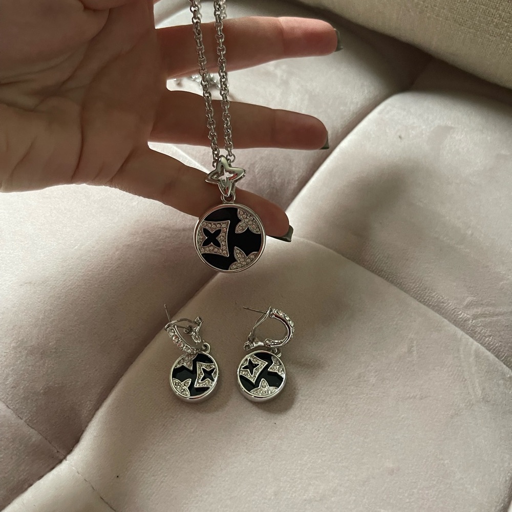 Custom jewelry necklace and earrings set